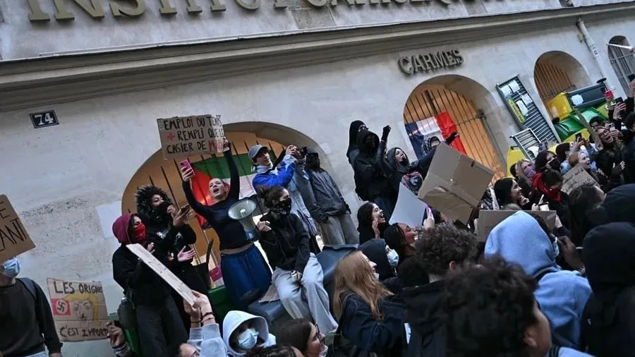 Gobierno francés prepara respuestas a las demandas estudiantiles.
