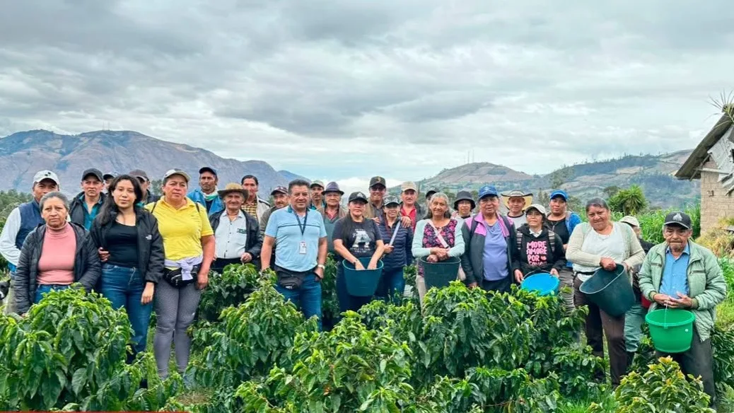 Funes fortalece la caficultura con nuevos productores certificados