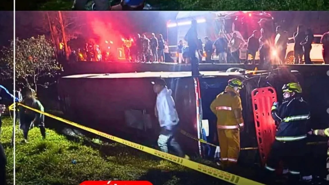 ¡Tragedia en la Panamericana! Bus internacional se volcó en Timbío: 4 muertos y 56 heridos