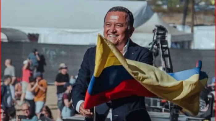 Yuri Buenaventura: Salsa y sinfonía en perfecta armonía en el Teatro Colsubsido