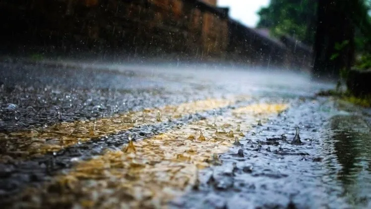 Fuertes lluvias con caída de granizo afectan la movilidad y reducen la visibilidad vial
