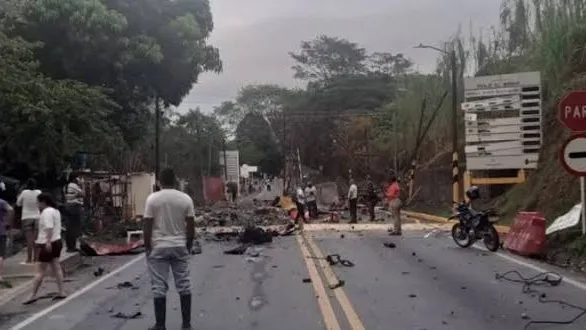Atentado en El Bordo deja heridos y bloquea la vía Panamericana en Cauca