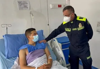Intolerancia en Bogotá: policía resulta herido al intervenir en una violenta riña familiar