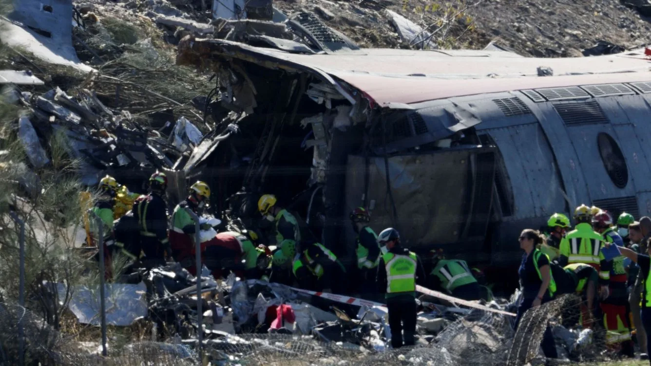 Catástrofe en España: más de 64 muertos por brutal choque de dos trenes de alta velocidad