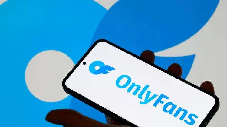 Creadora de contenido incursiona en plataformas digitales por suscripción para adultos