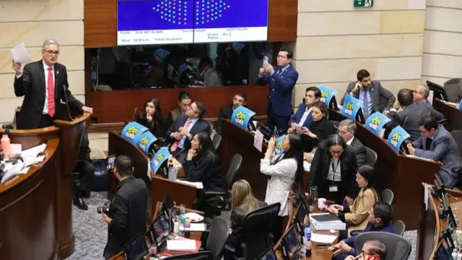 Congreso de Colombia aprueba presupuesto de $634,9 billones para 2027
