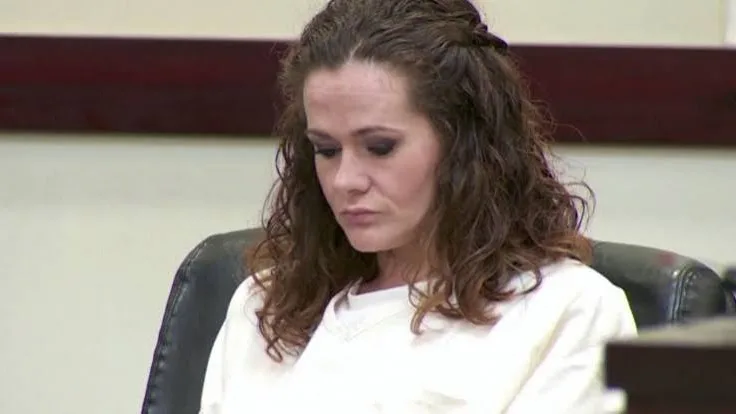 Christa Pike vuelve a prisión tras sobrevivir a un intento fallido de ejecución.