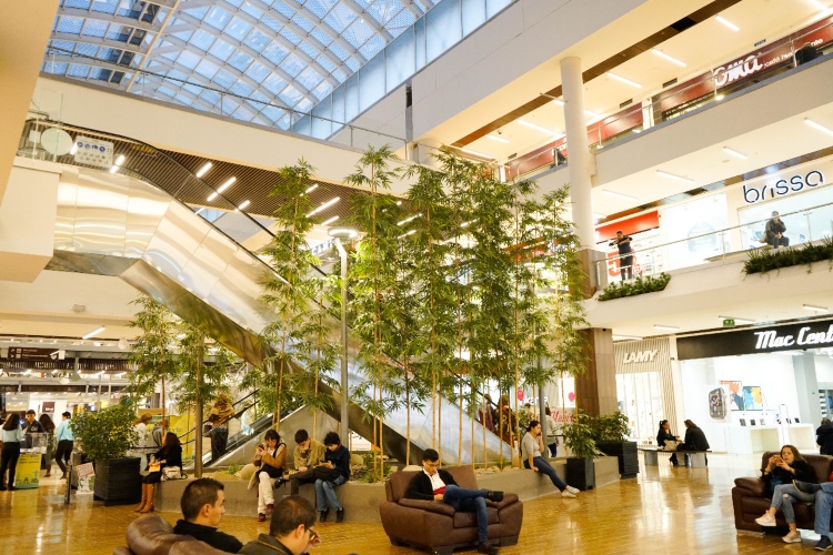Aumentan visitantes en centro comercial de Bogotá