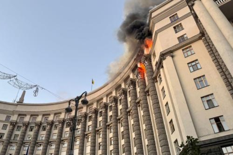 Rusia ataca sede de gobierno en Ucrania