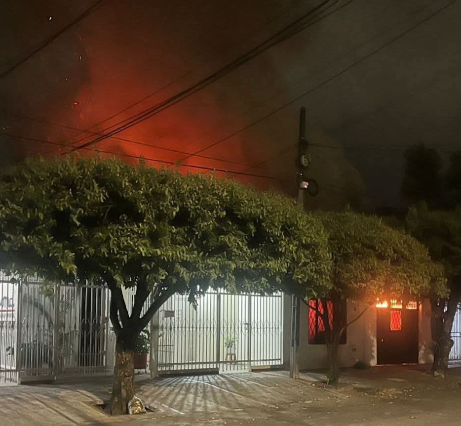 Incendio destruyó centro estĆ©tico en Neiva, sin vĆctimas, pero con pĆ©rdidas millonarias y alerta sobre precauciones en locales comerciales.