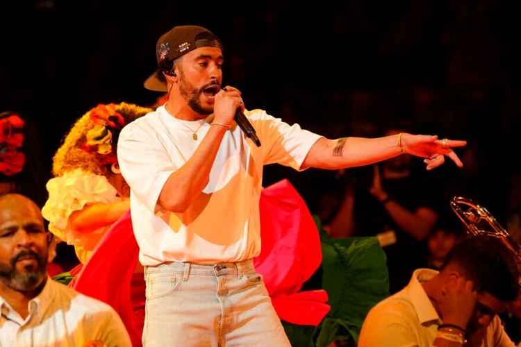 Bad Bunny excluye a EE. UU. de su gira por temor a redadas migratorias