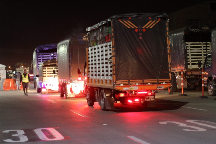 Bogotá Fortalece la Movilidad con Nueva Reglamentación de Carga Especial