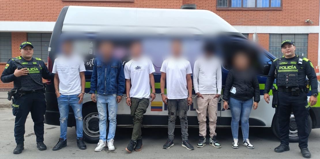 Seis delincuentes fueron capturados en Bogotá tras hurto en sistema de transporte masivo; autoridades refuerzan seguridad ciudadana.