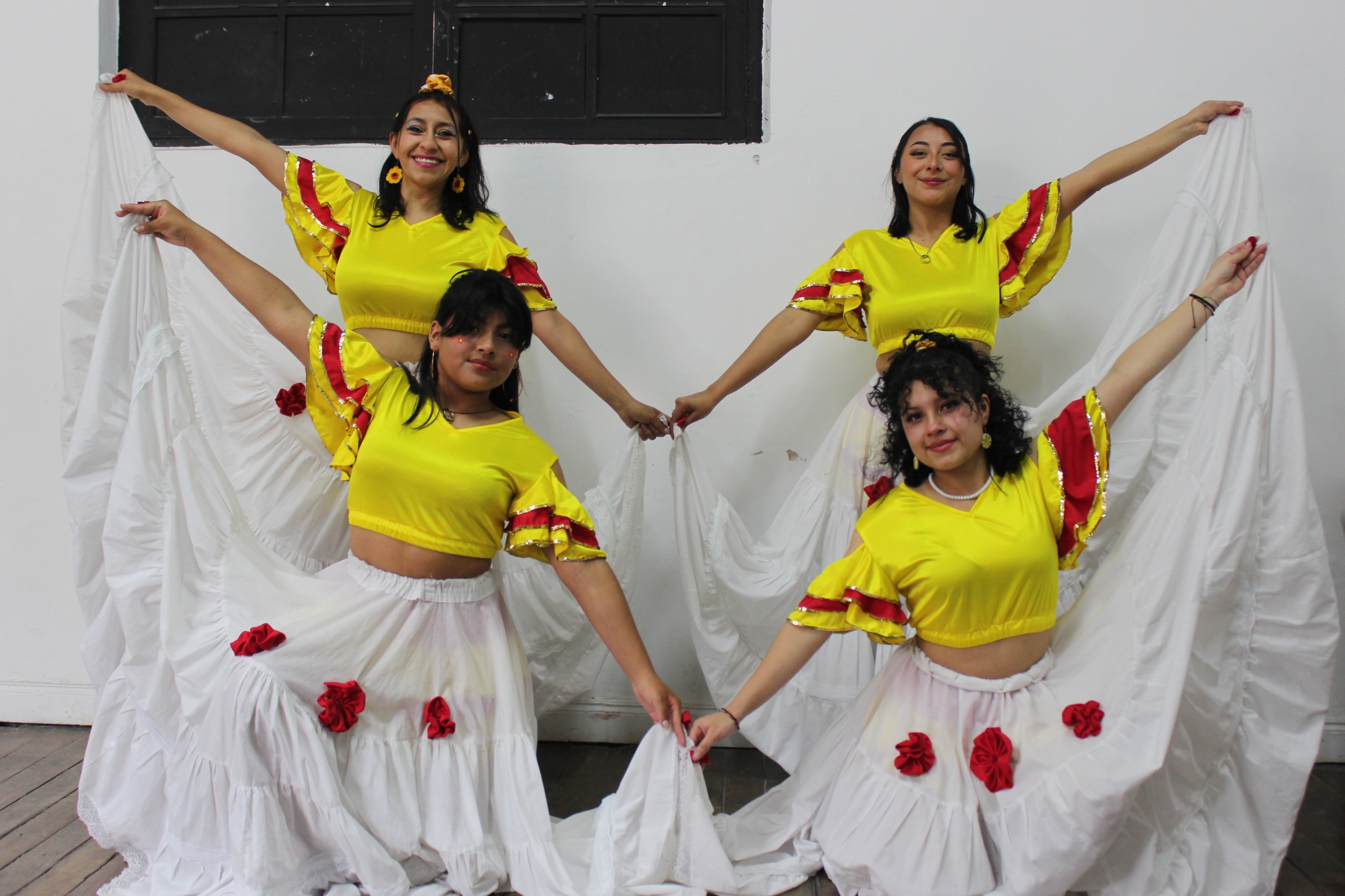 Integrantes de Danza 10, Alice Urbina, Nadia Villarreal, Angie Chávez y Jaxibel Rodríguez.