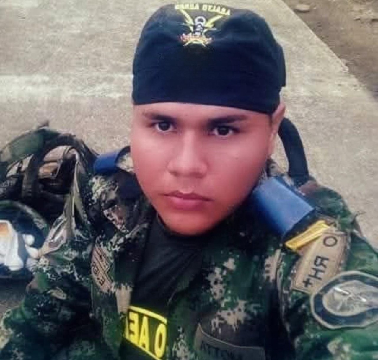 Soldado caqueteño Alexander Motta fue asesinado en Suaza, Huila, durante presunto intento de hurto; autoridades investigan y comunidad exige justicia.