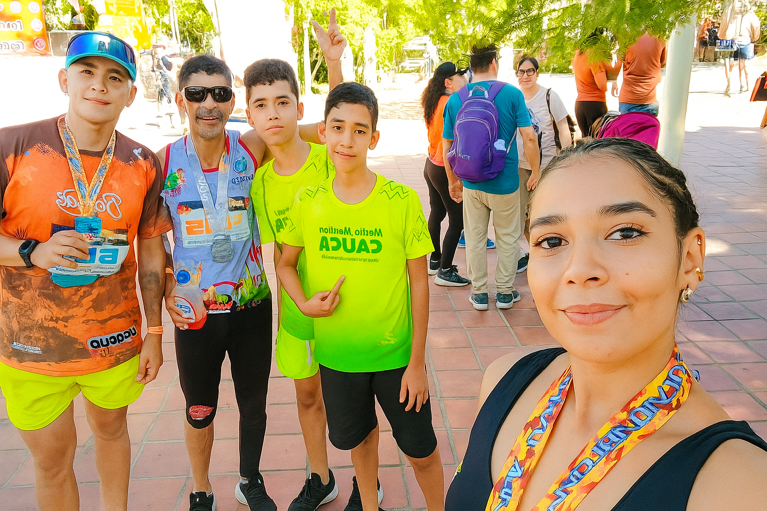 Atletas huilenses brillaron en la Carrera Tatacoa 2025 en Villavieja, destacándose jóvenes promesas y figuras consagradas en exigente competencia.