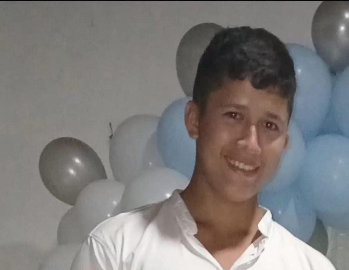 Ataque armado en San Vicente del Caguán dejó un joven muerto y dos heridos. Fiscalía y Policía investigan el crimen de Kevin Capera Reyes.