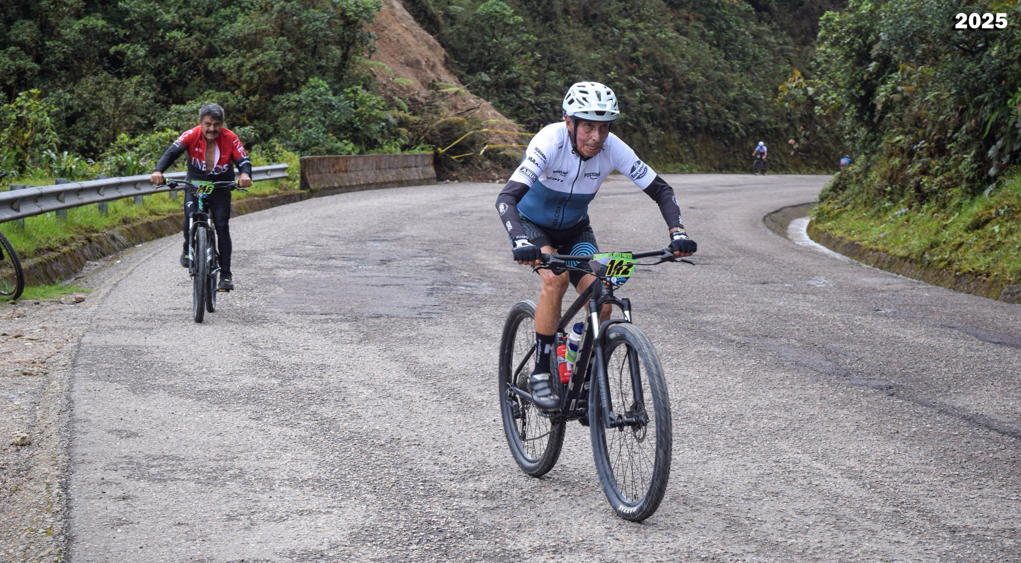 Edil Vargas, ciclista de Isnos de 82 años, inspira en Huila demostrando que la pasión y disciplina superan cualquier límite.