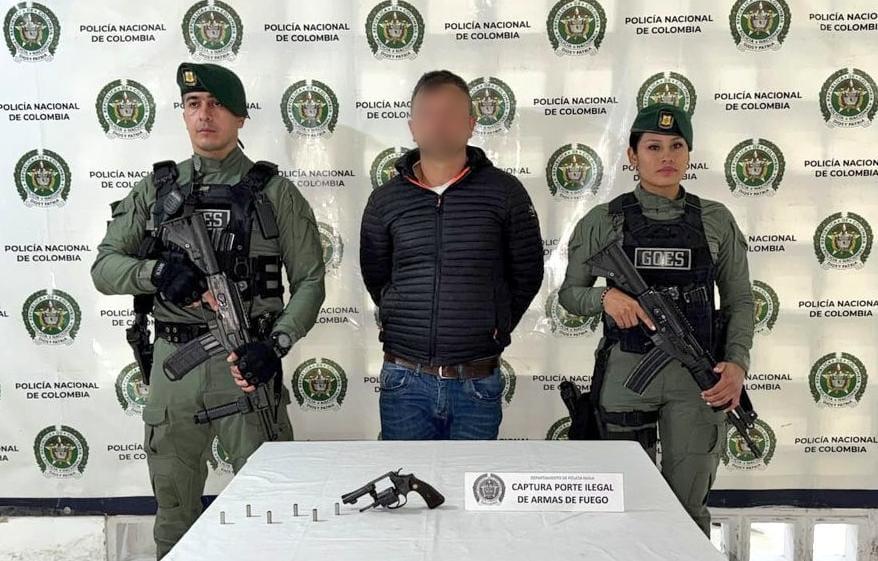 Capturado alias ‘Taizón’ en Pitalito con un arma de fuego, gracias a operativo del GOES y la Policía Nacional.