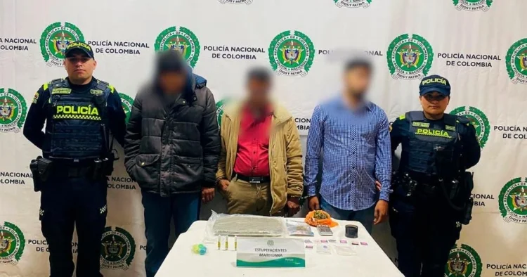 Golpe al Microtráfico_ Tres Capturados con Marihuana en Taxi en Bogotá