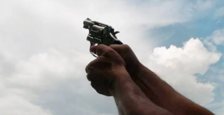 Hombre capturado por disparar al aire en un funeral