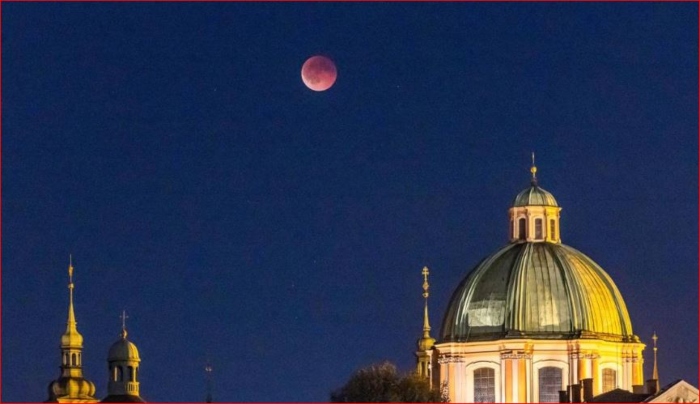 Luna de Sangre- Eclipse de Luna- Imágenes- Asia- Australia- 8Sep-