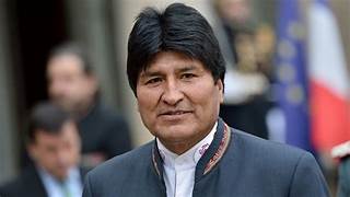 Evo Morales expresó respaldo a Gustavo Petro tras el retiro de su visa estadounidense, llamándolo “compañero en la lucha”.