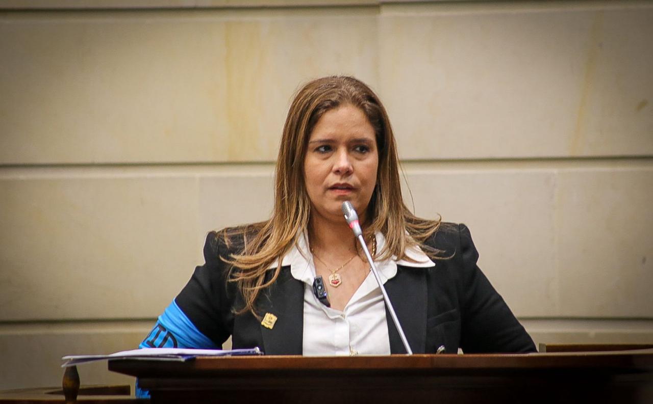 La senadora Karina Espinosa pidió priorizar recursos para Sucre en el Presupuesto 2026, reclamando equidad en inversión nacional.