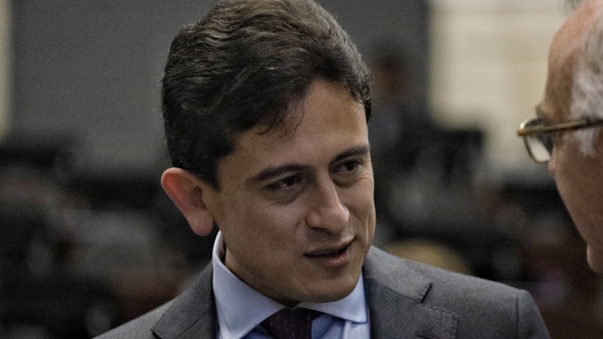 Excontralor Luis Carlos Reyes demandará a Gustavo Petro por injuria y calumnia tras acusarlo de cómplice del genocidio.