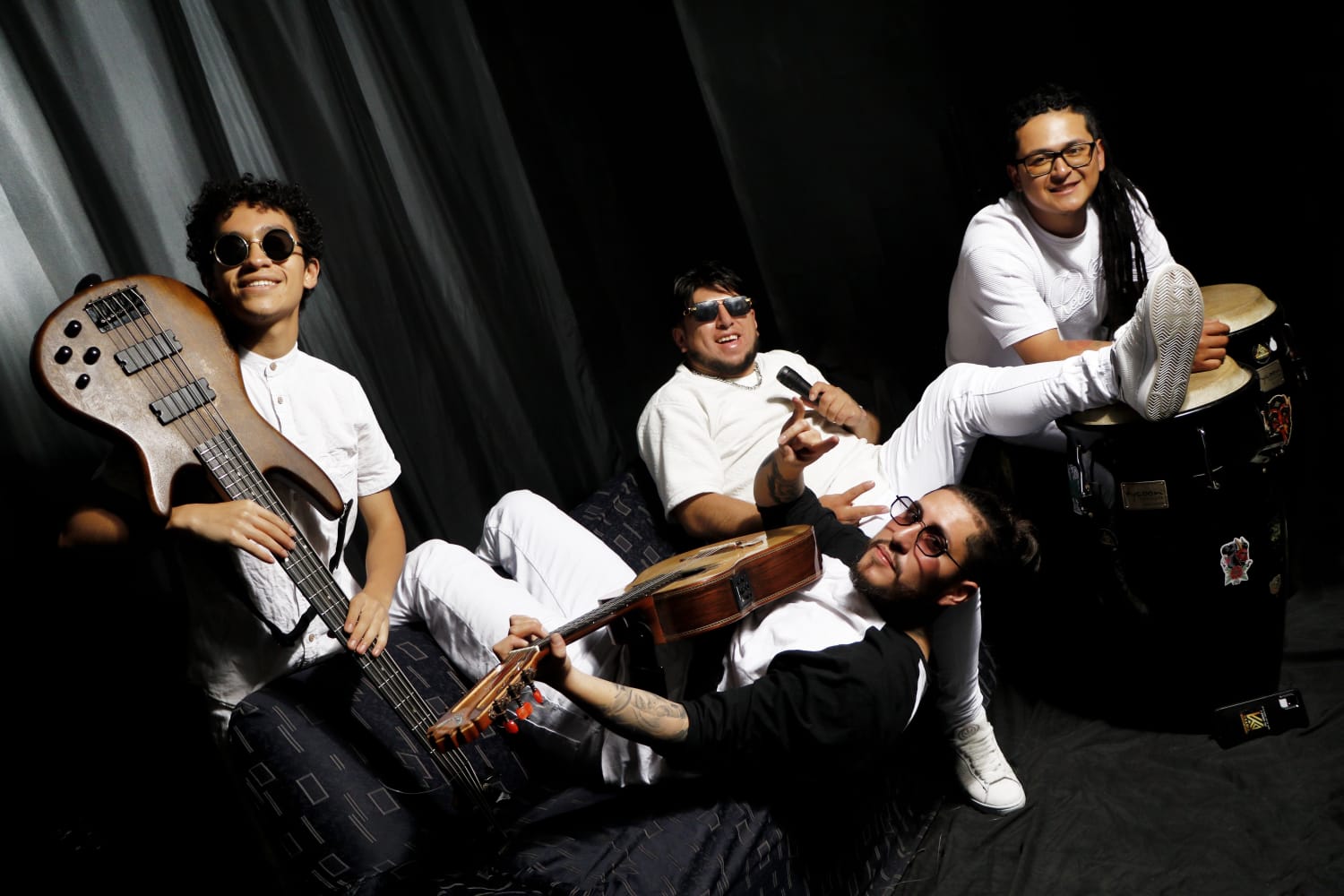 Cantante y director Camilo Cabrera conocido como KMO, Alex Gustín el Rasta Percusión, Alexis Caicedo requinto y José Daniel López bajista.