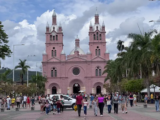 Buga reafirma su liderazgo en turismo religioso con más de 220 mil visitantes durante las Rogativas del Señor de los Milagros