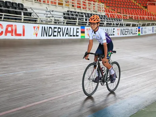 Ciclistas y para atletas, en los campamentos de Talento y Reserva de Indervalle