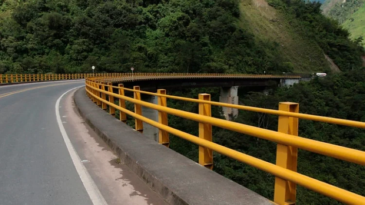 ¿Cómo avanza la vía al Llano_ Deslizamientos en la Vía al Llano Generan Caos y Cierre Prolongado