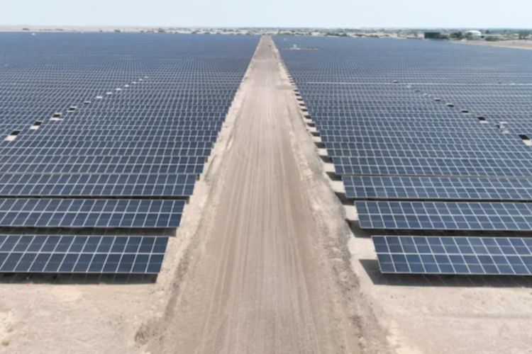 Planta solar de Adén ya suministra energía a miles de hogares en Yemen