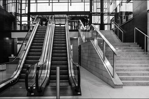 ACCIDENTE EN CENTRO COMERCIAL.