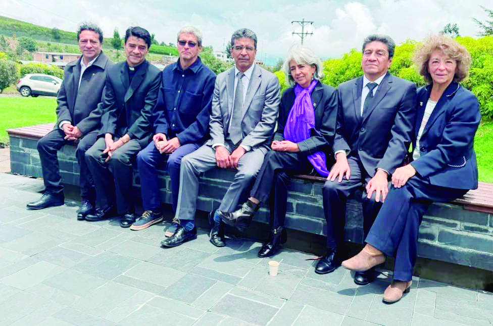 Hermanos Sarralde Delgado: Andrés, Luís Javier, Hernán Guillermo, Mario Fernando, Ana Lucía, Augusto, María Isabel.