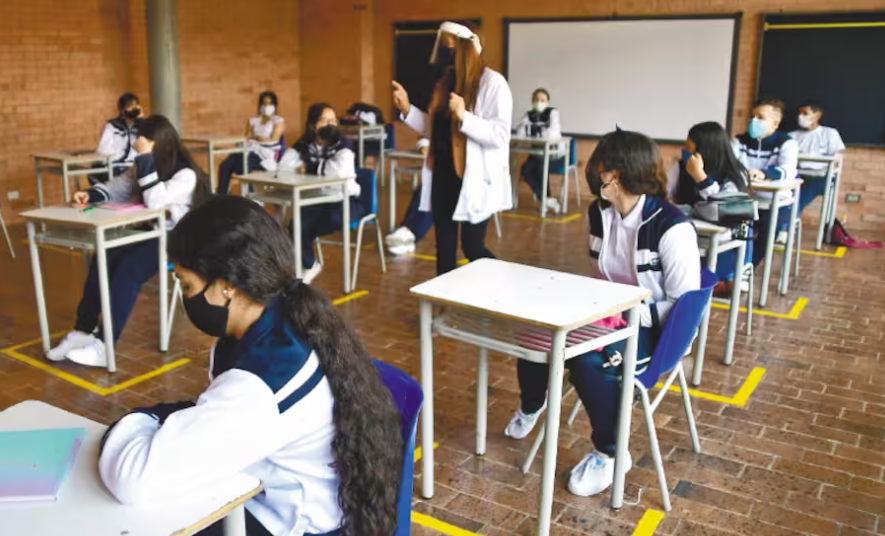 horarios escolares en Colombia