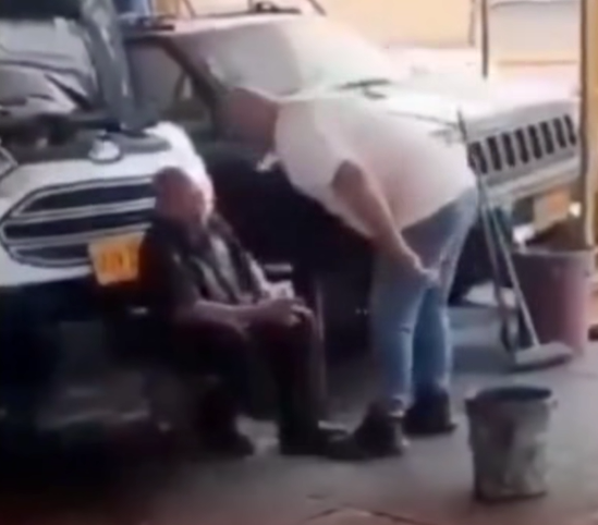 Empleado agredido por su jefe