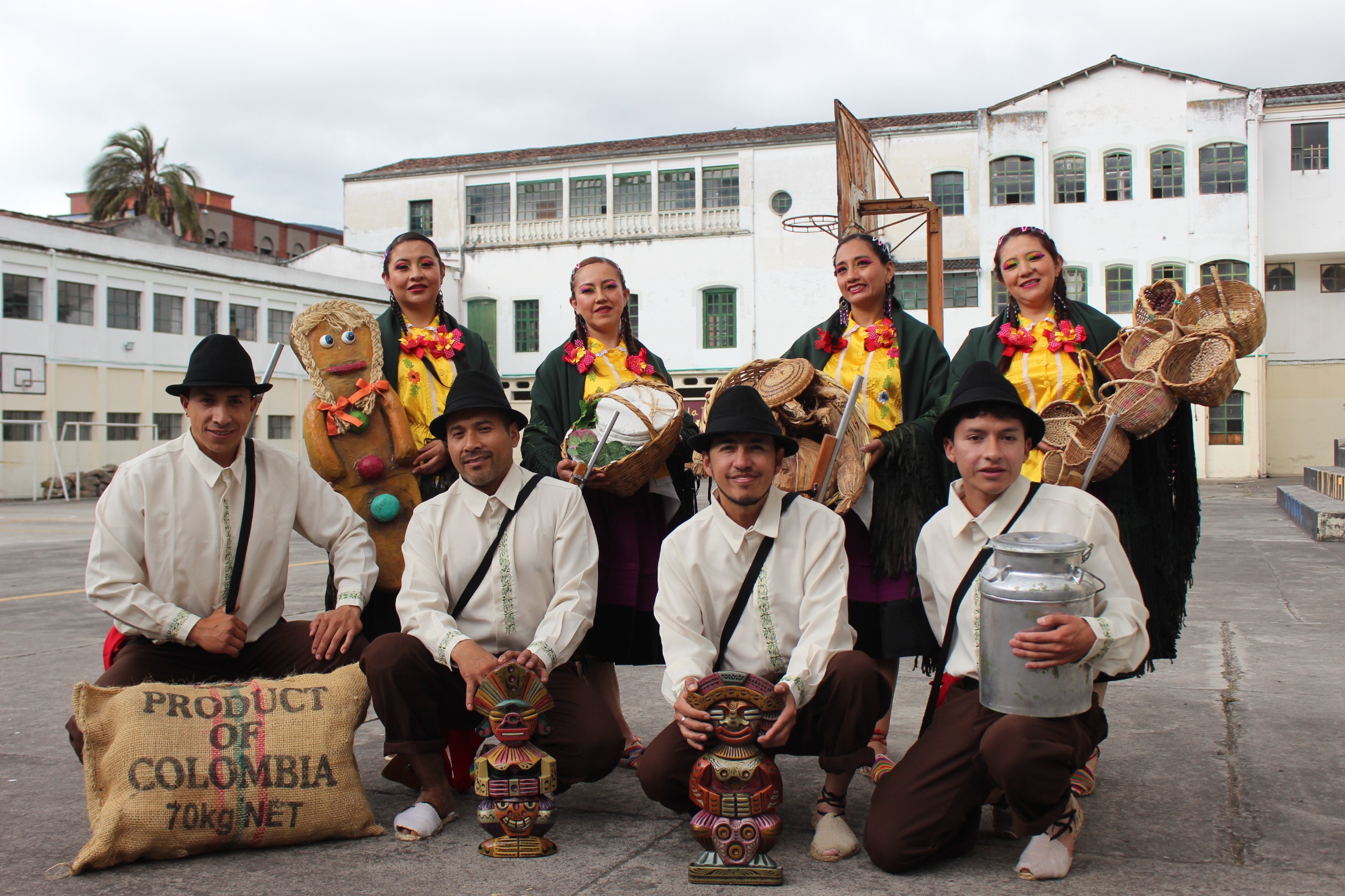 Lilian Rosero, Raquel Jojoa, Ximena Muñoz, Esneda Egas, Alexander Delgado, Andrés Fajardo, Edison Narváez y Harley Rengifo.