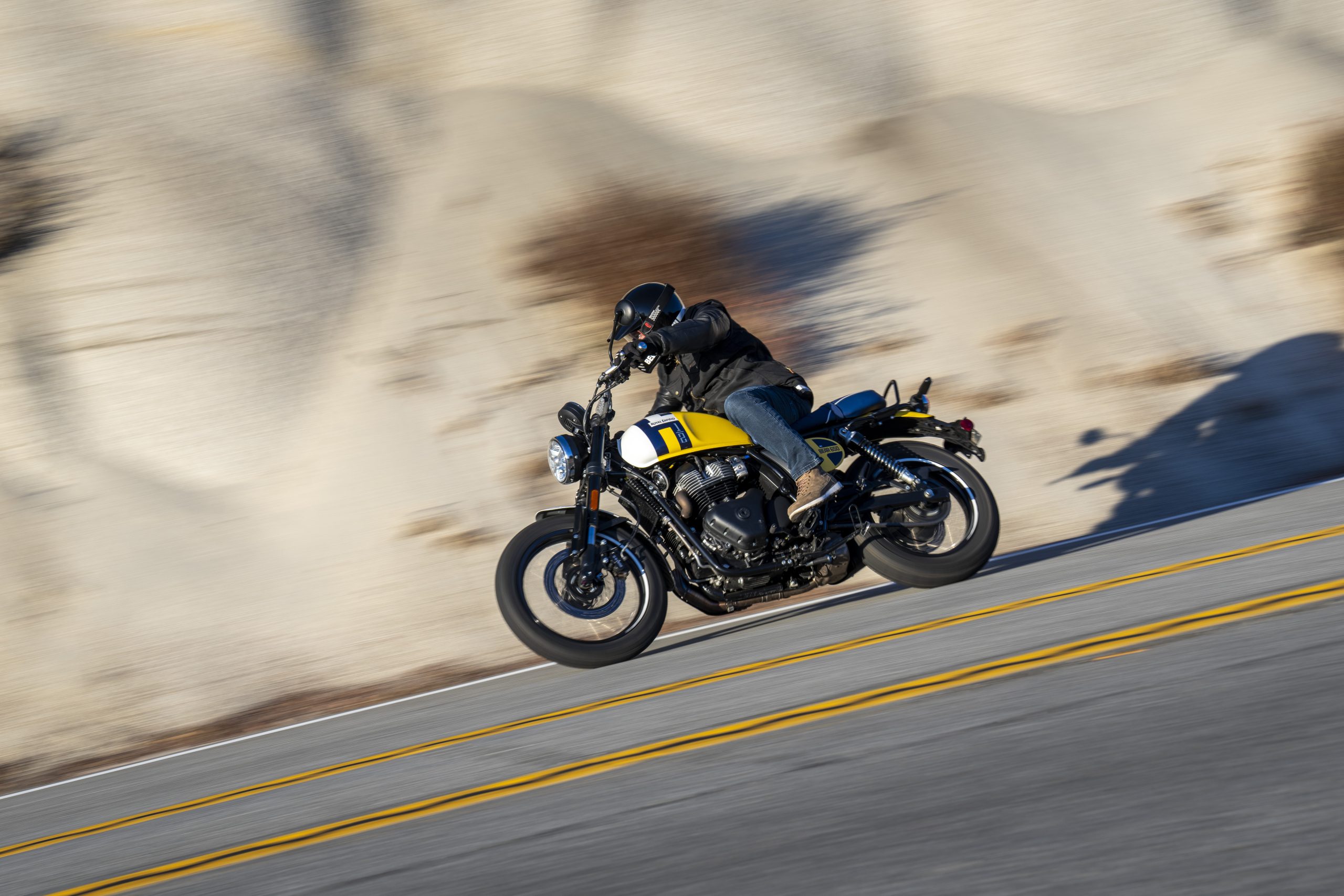 La Royal Enfield Bear 650 será la primera moto de la marca ensamblada en Colombia. Combina espíritu scrambler, potencia y diseño para conquistar Latinoamérica.