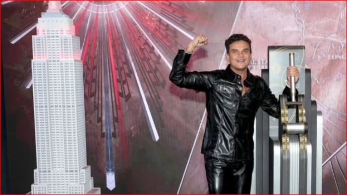 NY- EEUU- Silvestre Dangond- Empire State- Nueva York- Rojo-Rojosilvestrista-