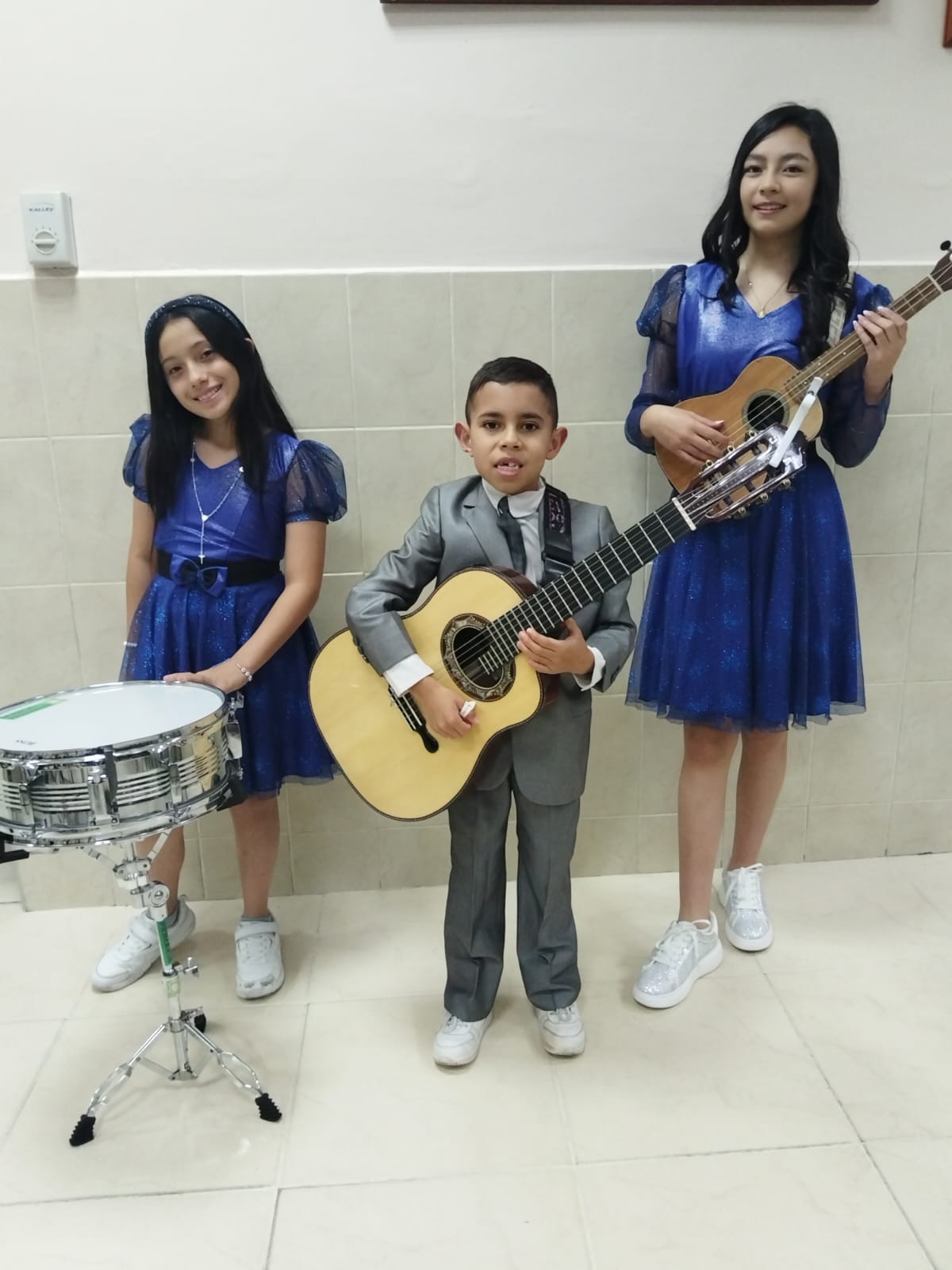 Laurita Valentina Burbano Lucero, José Alejandro y Anita Sofia Bucheli.