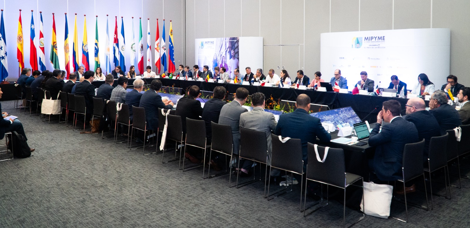 El Foro Iberoamericano de la Mipyme reunirá en Tenerife a líderes empresariales y gobiernos para impulsar la acción conjunta en favor del crecimiento de las pequeñas empresas.