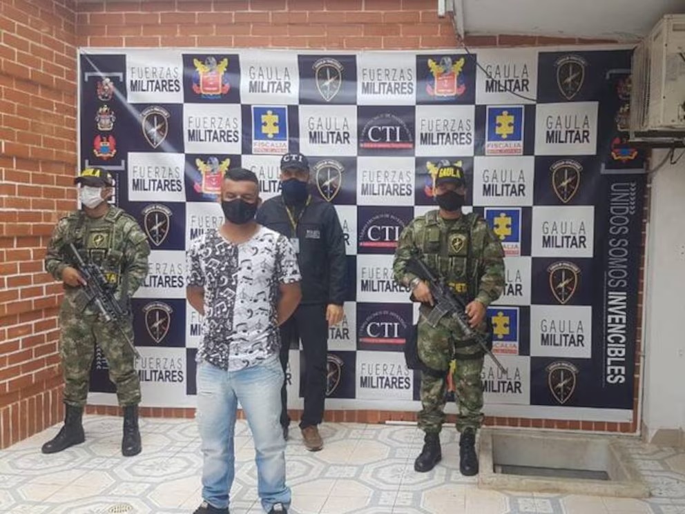 Expulsado abogado por fuga de disidente