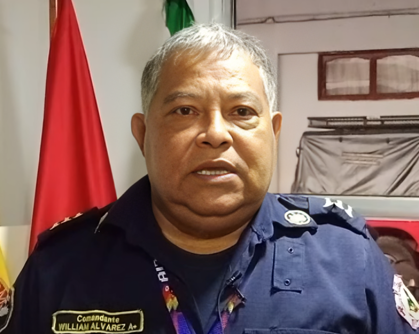 Bomberos sofocan incendio urbano