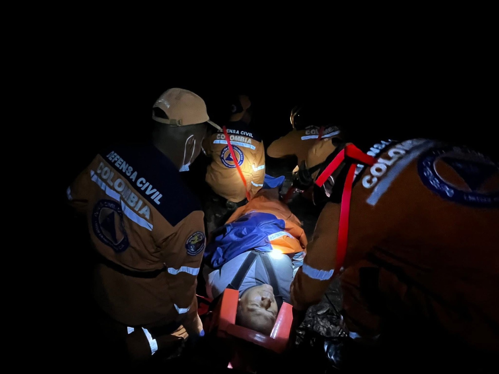 Salvado tras caer al abismo