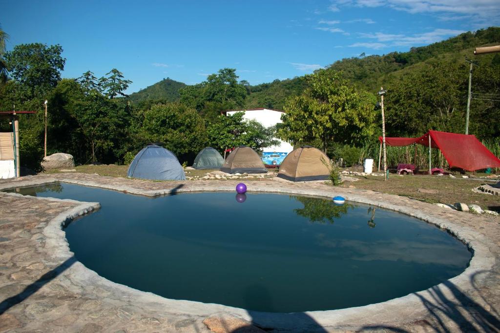 El pueblo rodeado de piscinas naturales a una hora de Ibagué: destino ideal para el ecoturismo y el descanso