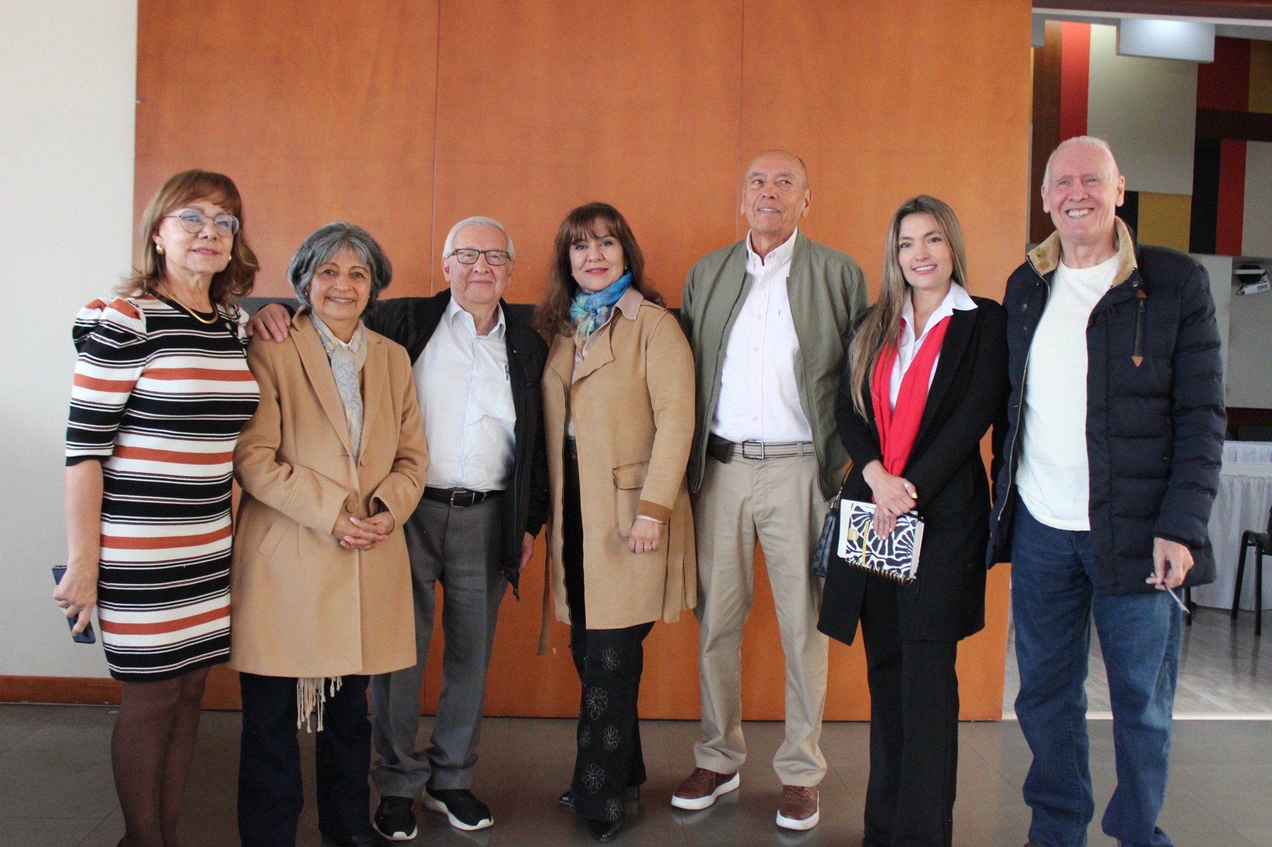 Yolanda Palacios, Leonor MartÃnez, Rene Ordoñez, Gisella Checa, Hernando Calvache, Lorena Caicedo y Carlos Santamaria, integrantes del colectivo Carnaval Sin Talco en Pasto. Labor que busca proteger la salud pública y salvaguardar la esencia del Carnaval de Negros y Blancos.