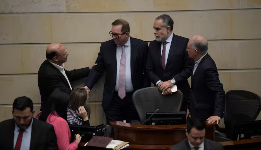 Gobierno de Gustavo Petro y Congreso chocan a 40 días del fin del periodo legislativo