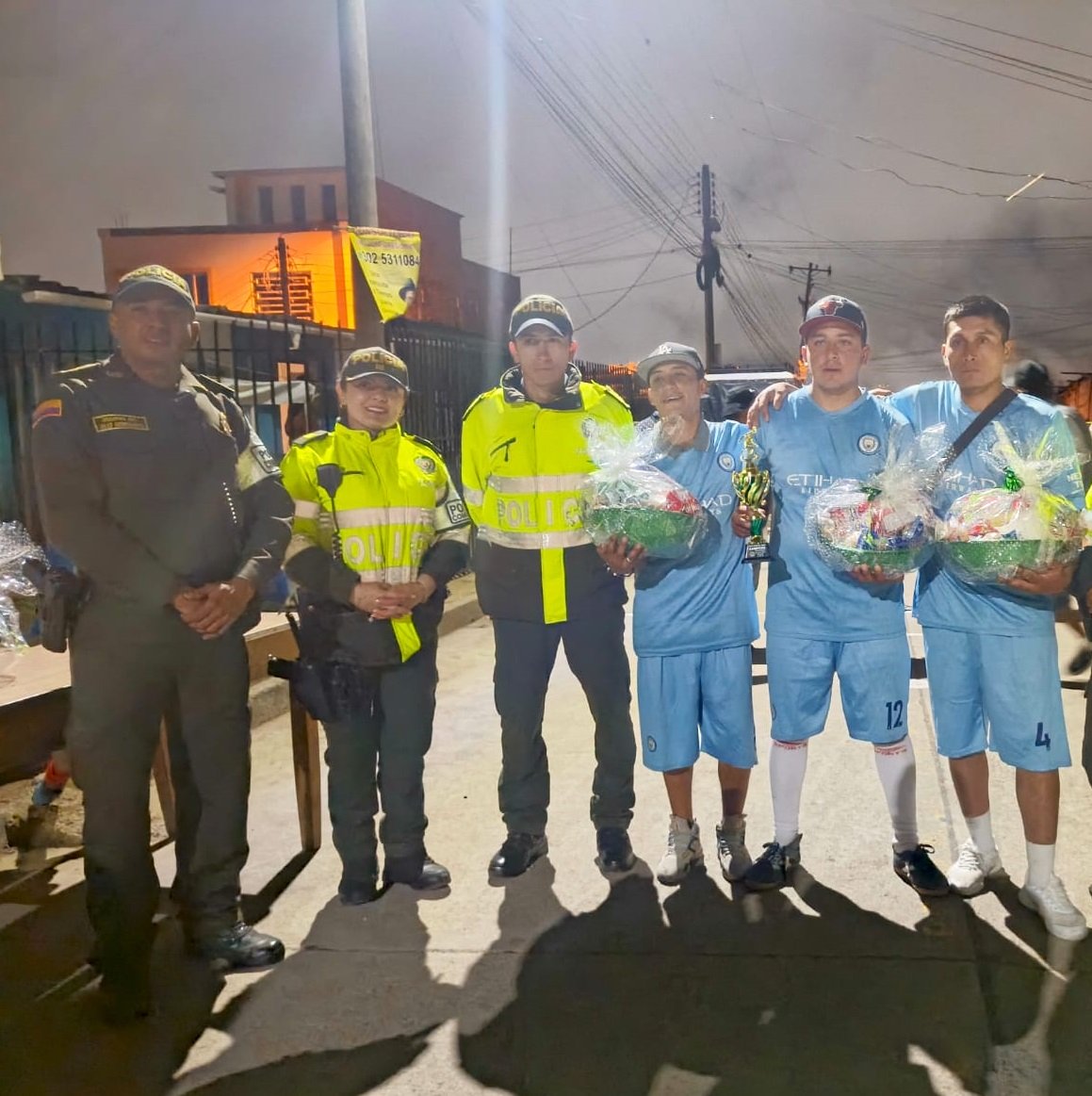 Julio Hernández, Alejandra Gutiérrez, Jhon Castillo, Alejandro Molina, Jeferson Mora y Jeferson López participaron activamente en el campeonato comunitario realizado en el barrio La Palma.